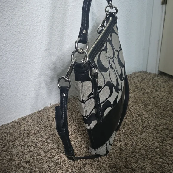 Coach Signature Mono Black & Gray Crossbody/Shoulder W/ Silver Hardware (EUC)🖤 - Picture 10 of 14